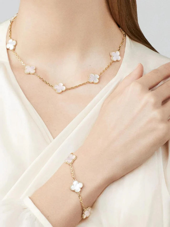 VANCLEEF CLOVER NECKLACE
